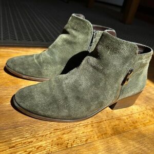 AEROSOLES Olive Suede Zip Ankle Booties